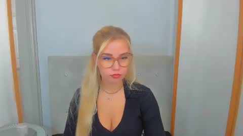 Snapshot of kristyflowers chatting on 1, 3, 2025 KristyFlowers online show from 1, 3, 2025