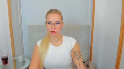 Snapshot of kristyflowers chatting on 4, 3, 2025 KristyFlowers online show from 4, 3, 2025