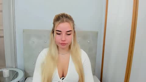 Snapshot of kristyflowers chatting on 11, 3, 2025 KristyFlowers online show from 11, 3, 2025