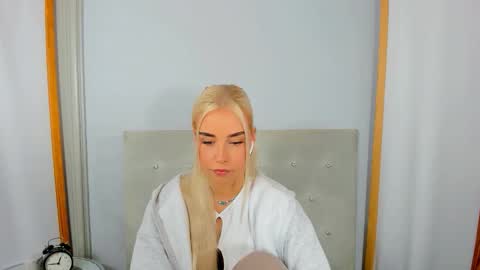 Snapshot of kristyflowers chatting on 12, 9, 2025 KristyFlowers online show from 12, 9, 2025