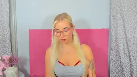 Snapshot of kristyflowers chatting on 11, 10, 2025 KristyFlowers online show from 11, 10, 2025