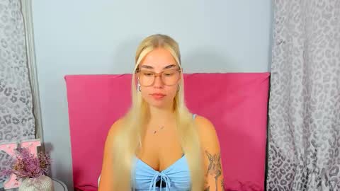 Snapshot of kristyflowers chatting on 14, 10, 2025 KristyFlowers online show from 14, 10, 2025