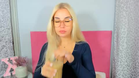 Snapshot of kristyflowers chatting on 18, 10, 2025 KristyFlowers online show from 18, 10, 2025