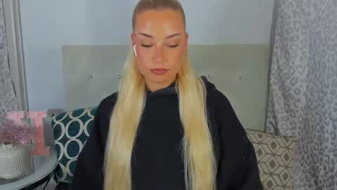 Snapshot of kristyflowers chatting on 14, 6, 2026 KristyFlowers online show from 14, 6, 2026