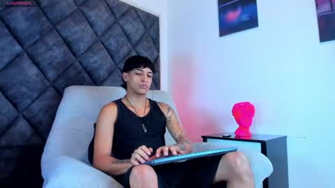 Snapshot of kroywave chatting on 22, 7, 2026 Kroy Wave Muscle Tattoos Latino online show from 22, 7, 2026