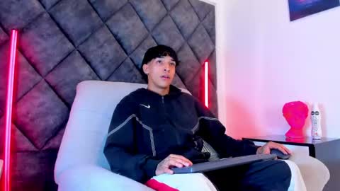Snapshot of kroywave chatting on 5, 8, 2026 Kroy Wave Muscle Tattoos Latino online show from 5, 8, 2026