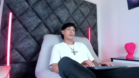 Snapshot of kroywave chatting on 8, 8, 2026 Kroy Wave Muscle Tattoos Latino online show from 8, 8, 2026
