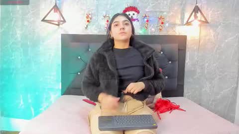 Snapshot of krystal_taylor23 chatting on 4, 12, 2025 Kystal Taylor online show from 4, 12, 2025