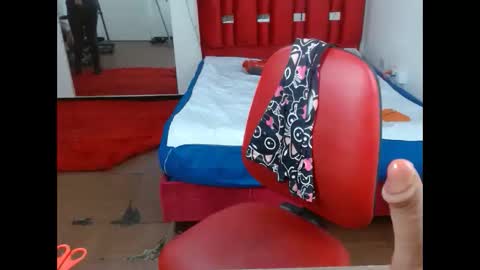 Snapshot of krystal_thomson chatting on 3, 11, 2025 KRYSTAL THOMSON online show from 3, 11, 2025