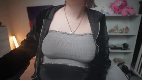 Snapshot of krystalsyxx chatting on 5, 3, 2025 Krystal Syx online show from 5, 3, 2025