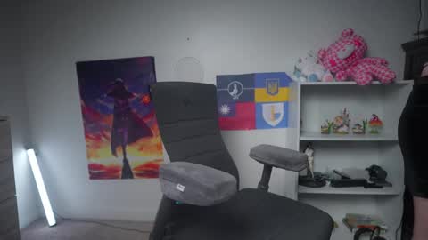 Snapshot of krystalsyxx chatting on 8, 3, 2025 Krystal Syx online show from 8, 3, 2025