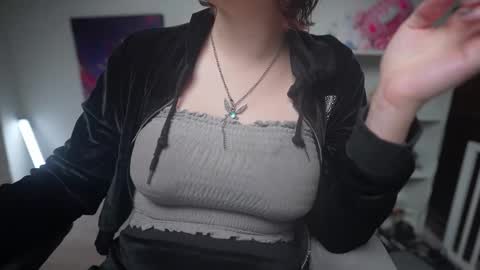 Snapshot of krystalsyxx chatting on 9, 3, 2025 Krystal Syx online show from 9, 3, 2025