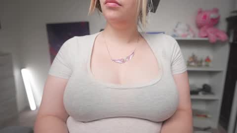 Snapshot of krystalsyxx chatting on 2, 10, 2025 Krystal Syx online show from 2, 10, 2025