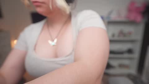 Snapshot of krystalsyxx chatting on 16, 10, 2025 Krystal Syx online show from 16, 10, 2025