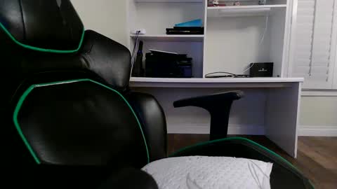 Snapshot of kt12369 chatting on 22, 1, 2025 Kevin online show from 22, 1, 2025