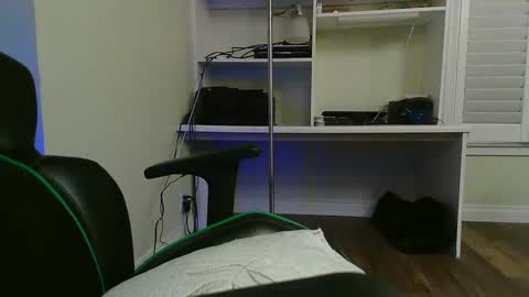 Snapshot of kt12369 chatting on 6, 10, 2025 Kevin online show from 6, 10, 2025