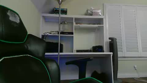 Snapshot of kt12369 chatting on 18, 11, 2025 Kevin online show from 18, 11, 2025