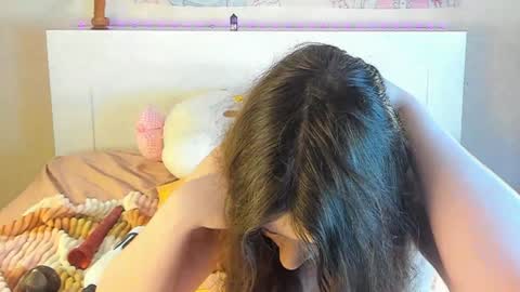 Snapshot of kuraii_ chatting on 1, 2, 2025 Anna online show from 1, 2, 2025