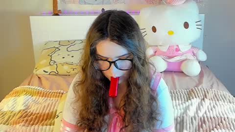 Snapshot of kuraii_ chatting on 8, 2, 2025 Anna online show from 8, 2, 2025