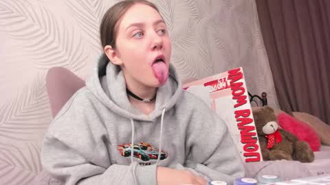 Snapshot of kvetachka chatting on 8, 2, 2025 Kvetachka Thu-Sun 0900am-1500pmGTM2 online show from 8, 2, 2025