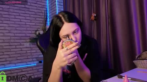 Snapshot of kvetachka chatting on 22, 10, 2025 Kvetachka Thu-Sun 0900am-1500pmGTM2 online show from 22, 10, 2025