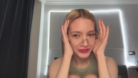 Snapshot of kvetapin chatting on 18, 1, 2026 Bella and Alexandra online show from 18, 1, 2026