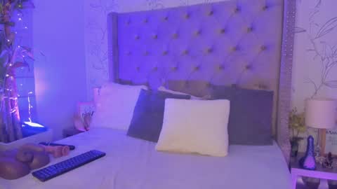 kyaraebony_ online show from 12, 1, 2025