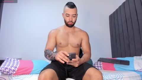 Snapshot of kyle_collinz chatting on 5, 11, 2025 Kyle collinz online show from 5, 11, 2025