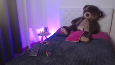 Snapshot of kylie444 chatting on 17, 9, 2025 Sara online show from 17, 9, 2025