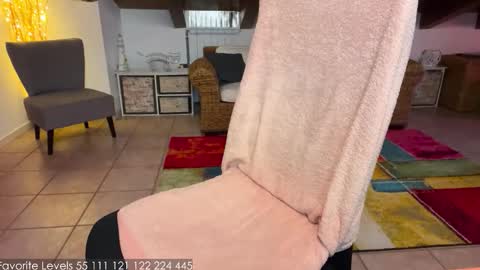 Snapshot of kyliecb chatting on 13, 11, 2025 Kylie online show from 13, 11, 2025