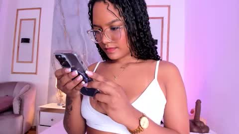 Snapshot of kyliegomez chatting on 27, 9, 2025 Kylie online show from 27, 9, 2025