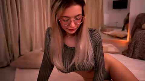 Snapshot of kyliejoyce chatting on 22, 6, 2026 Kylie online show from 22, 6, 2026