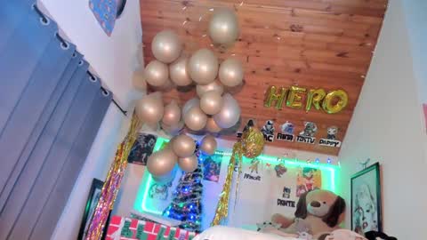 Snapshot of kyliekandy chatting on 25, 12, 2024 online show from 25, 12, 2024