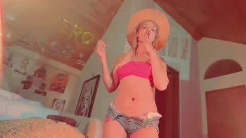 Snapshot of kyliekandy chatting on 1, 3, 2025 online show from 1, 3, 2025