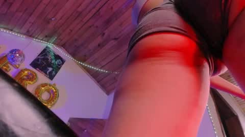   online show from 25, 3, 2026