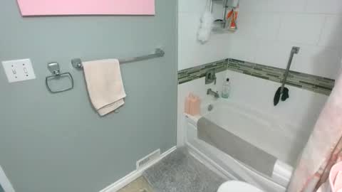 kylie not jenner online show from 18, 4, 2026