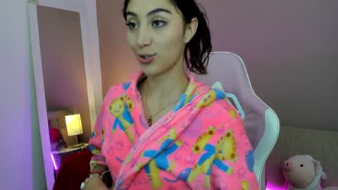 Kym Giraldo online show from 7, 1, 2025