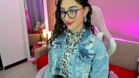 Kym Giraldo online show from 12, 1, 2025