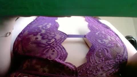 Snapshot of kyrradavis chatting on 15, 10, 2025 kyrradavis online show from 15, 10, 2025