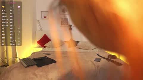 Snapshot of l1ttle_kiki chatting on 13, 10, 2025 Viktoria White online show from 13, 10, 2025