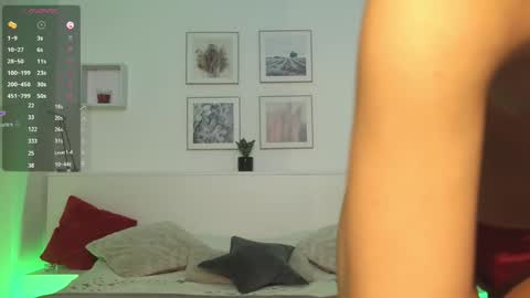 Snapshot of l1ttle_kiki chatting on 18, 10, 2025 Viktoria White online show from 18, 10, 2025