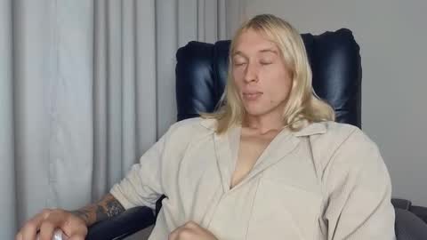 Snapshot of l_adonis_l chatting on 13, 9, 2025 Adonis online show from 13, 9, 2025