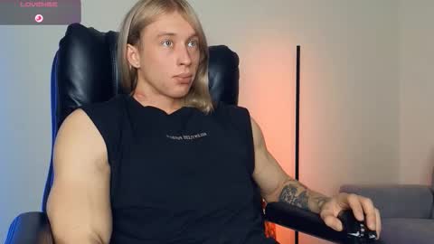 Snapshot of l_adonis_l chatting on 4, 11, 2025 Adonis online show from 4, 11, 2025