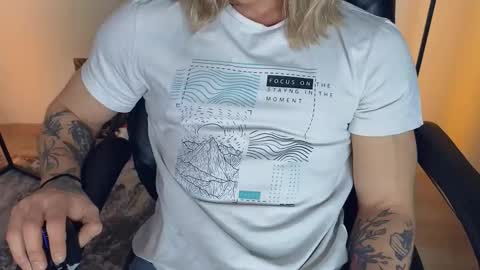 Snapshot of l_adonis_l chatting on 17, 11, 2025 Adonis online show from 17, 11, 2025