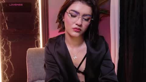 Snapshot of la_diabla_111_ chatting on 28, 10, 2025 Karime online show from 28, 10, 2025