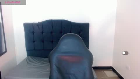 Snapshot of la_ratona_1 chatting on 24, 12, 2024 AriSaray online show from 24, 12, 2024