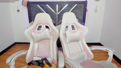  L A R A   online show from 6, 3, 2025