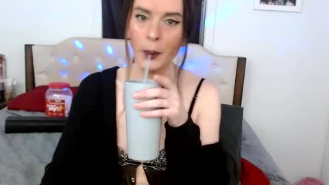 Lacey Phoenix online show from 19, 10, 2025