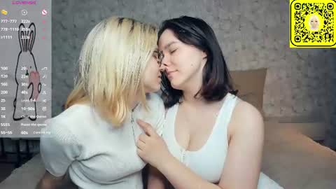 Violet and Isabel online show from 30, 6, 2026