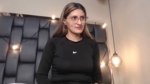 Snapshot of lady_falcon chatting on 2, 3, 2025 LADY online show from 2, 3, 2025